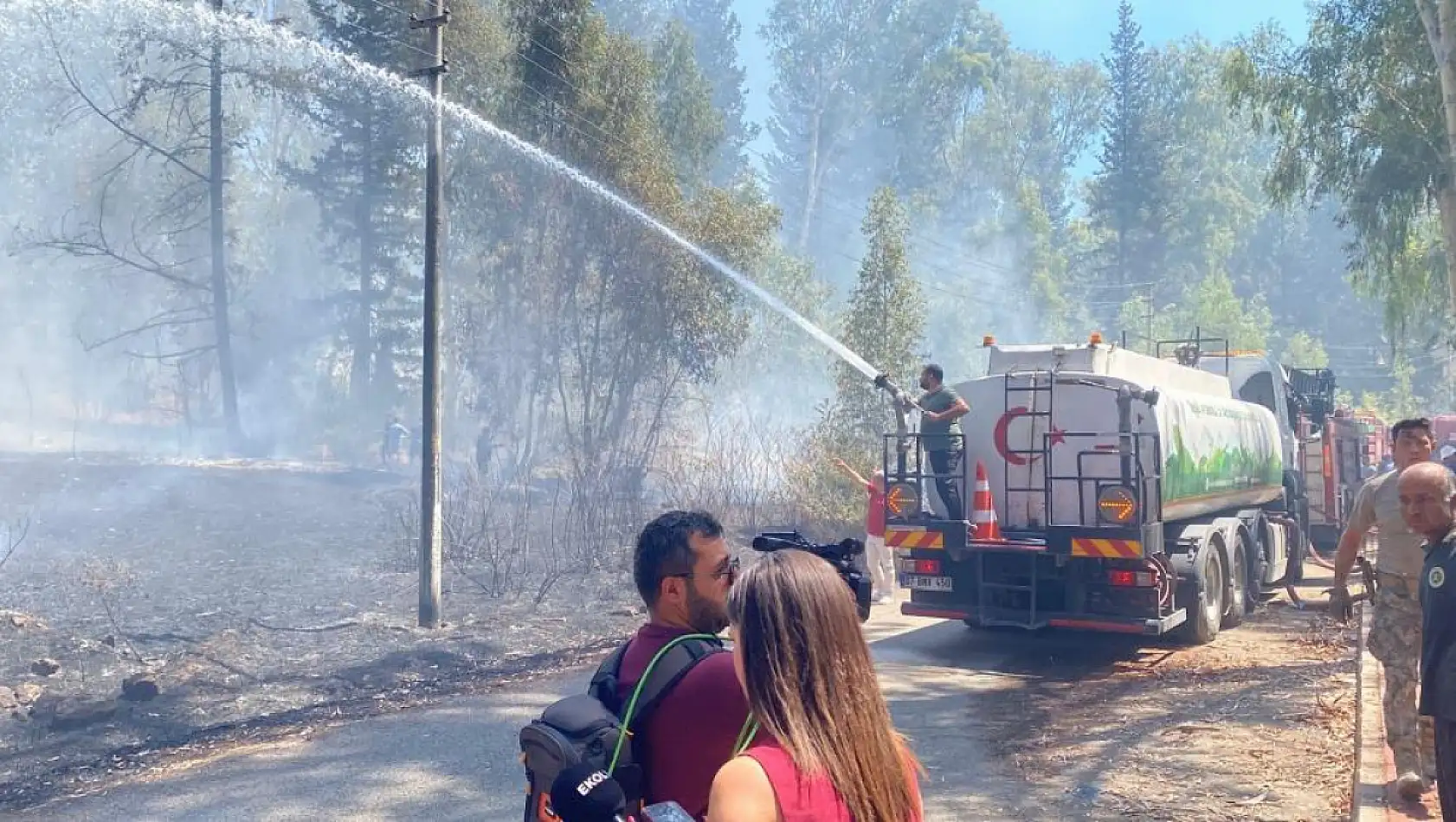 Antalya'da ormanlık alanda yangın paniği