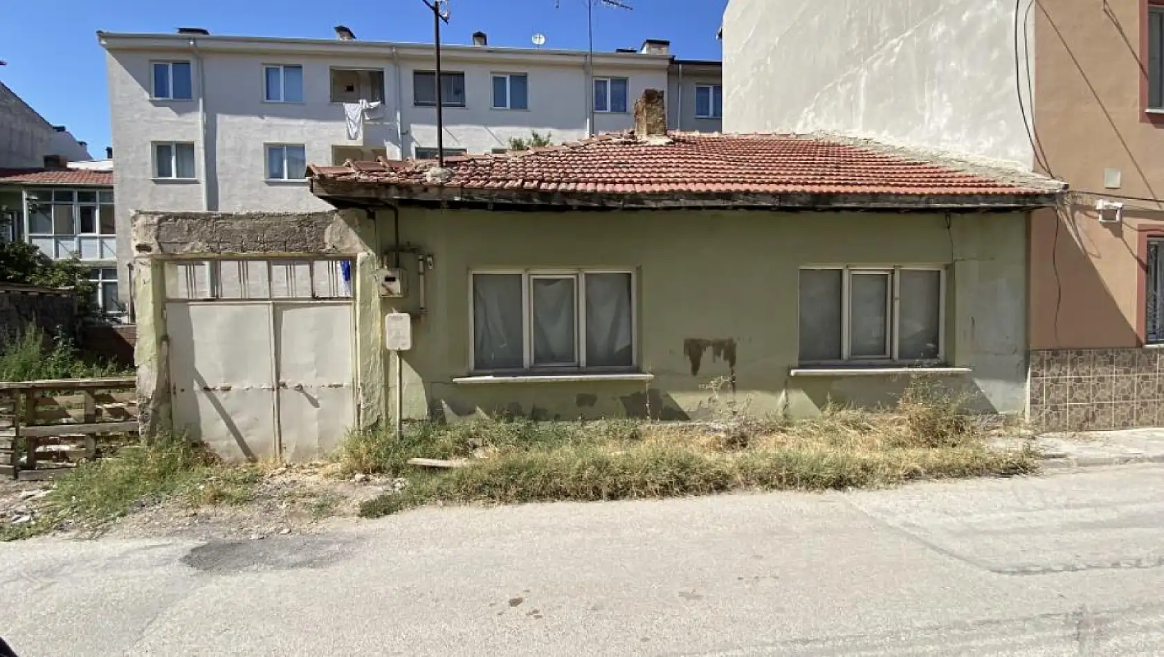 Çocuklar metruk evde ceset buldu