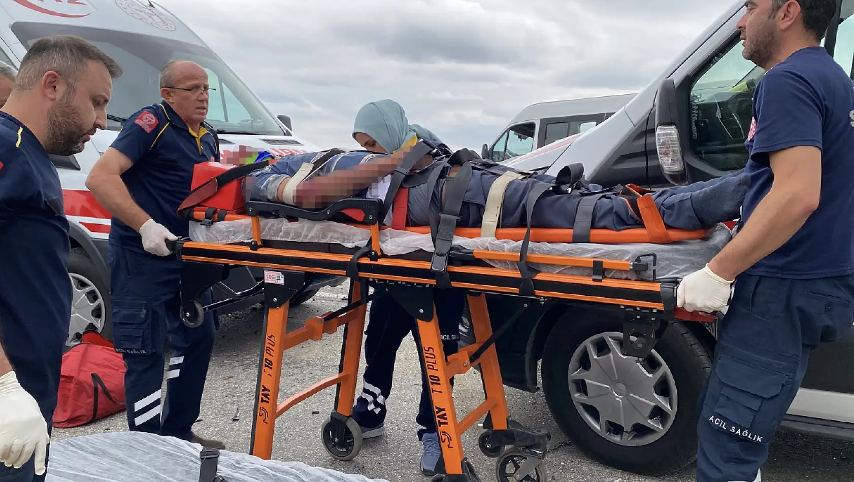 Hafriyat kamyonuyla çarpışan otomobildeki 15 yaşındaki çocuk öldü, babası ağır yaralandı