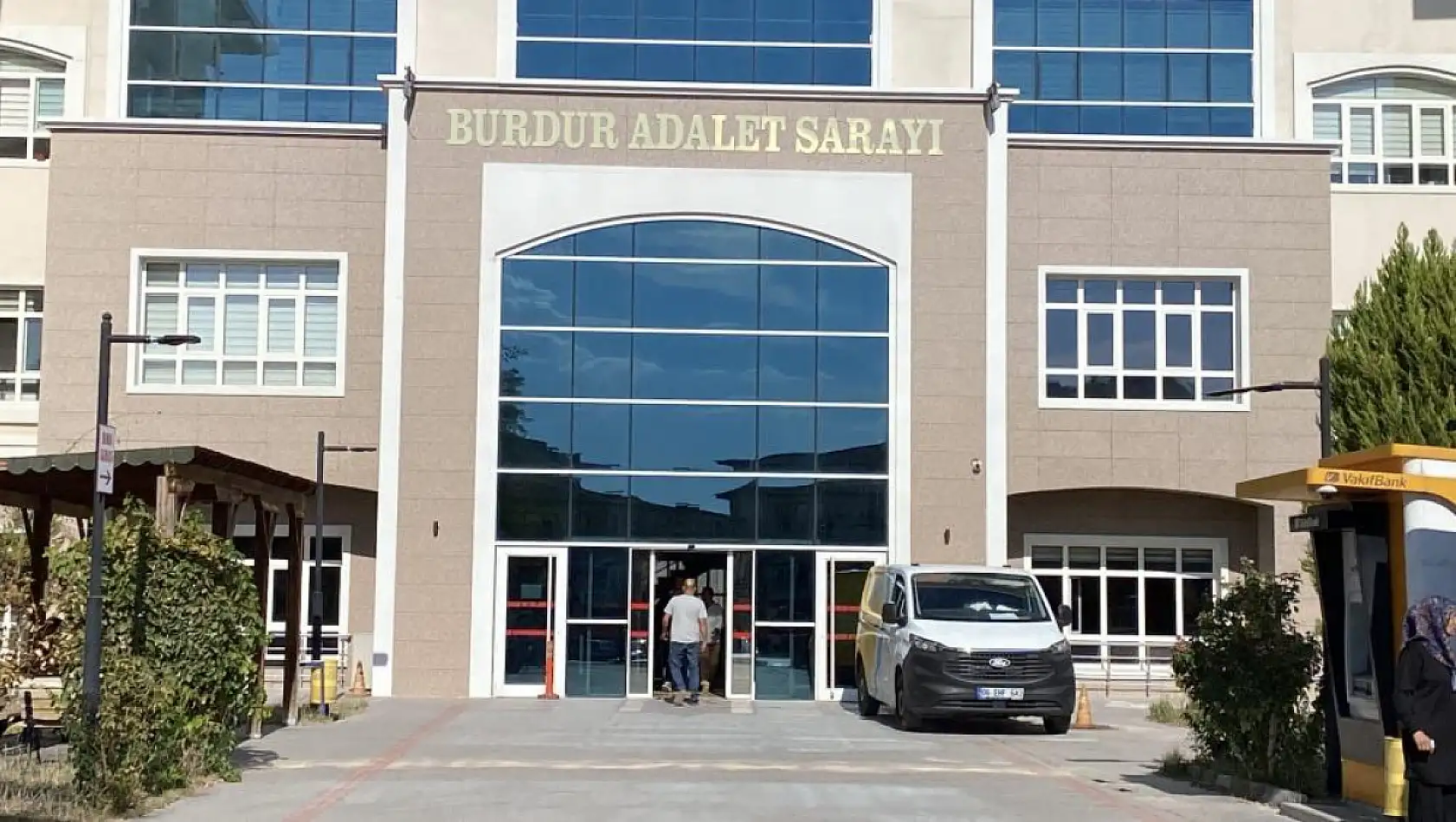 Kuzenini öldüren sanık ile eşinin tutukluğuna devam etmesi kararlaştırıldı