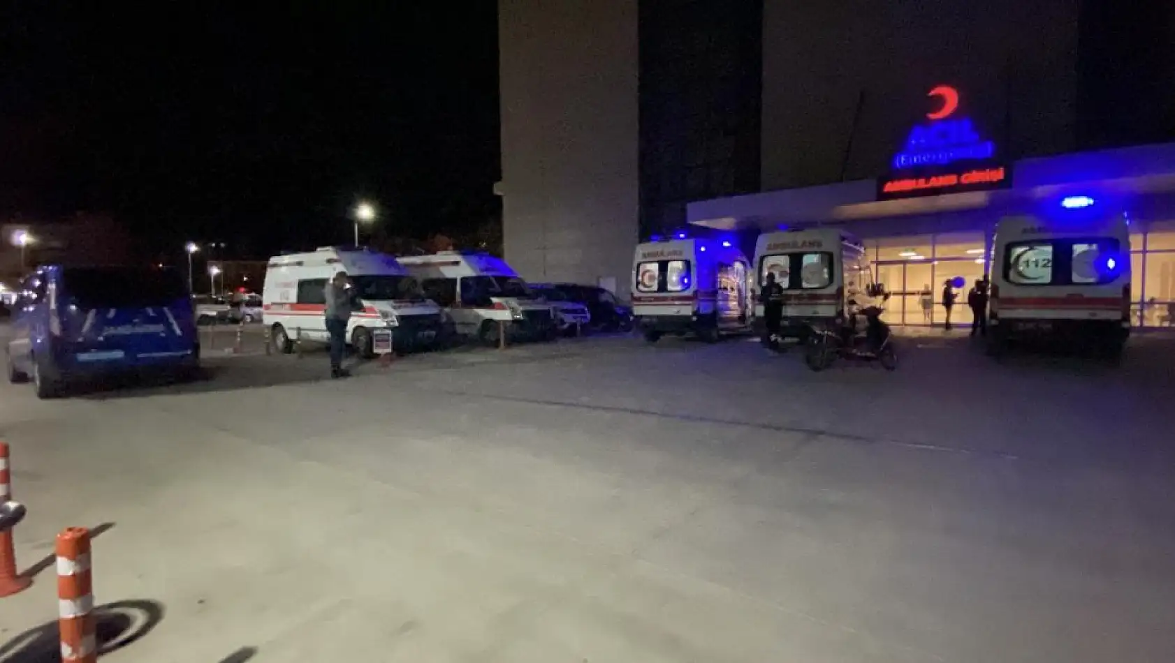 Burdur-Fethiye Karayolu'nda Jandarma Aracı ile Otomobil Çarpıştı: 5 Yaralı