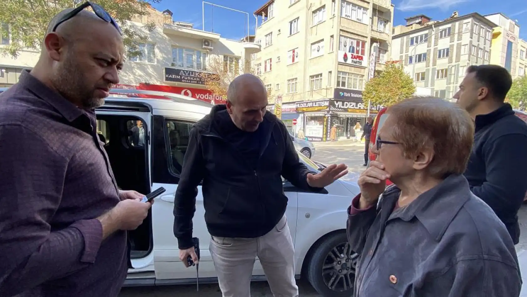 71 Yaşındaki Kadın, Banka Çalışanlarının Dikkati Sayesinde Dolandırılmaktan Kurtuldu