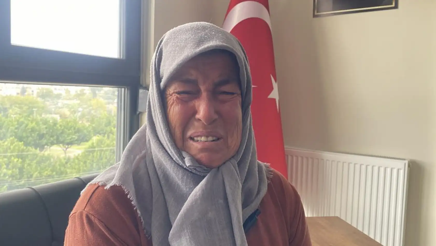 Oğlu bıçaklanarak öldürülen anne gözyaşları içinde adalet istedi: 'Tarla gibi yapmış oğlumu'