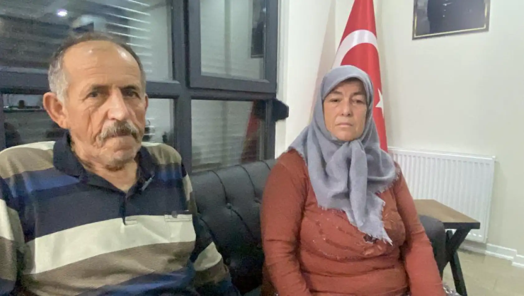 Oğlu bıçaklanarak öldürülen anne gözyaşları içinde adalet istedi: 'Tarla gibi yapmış oğlumu'