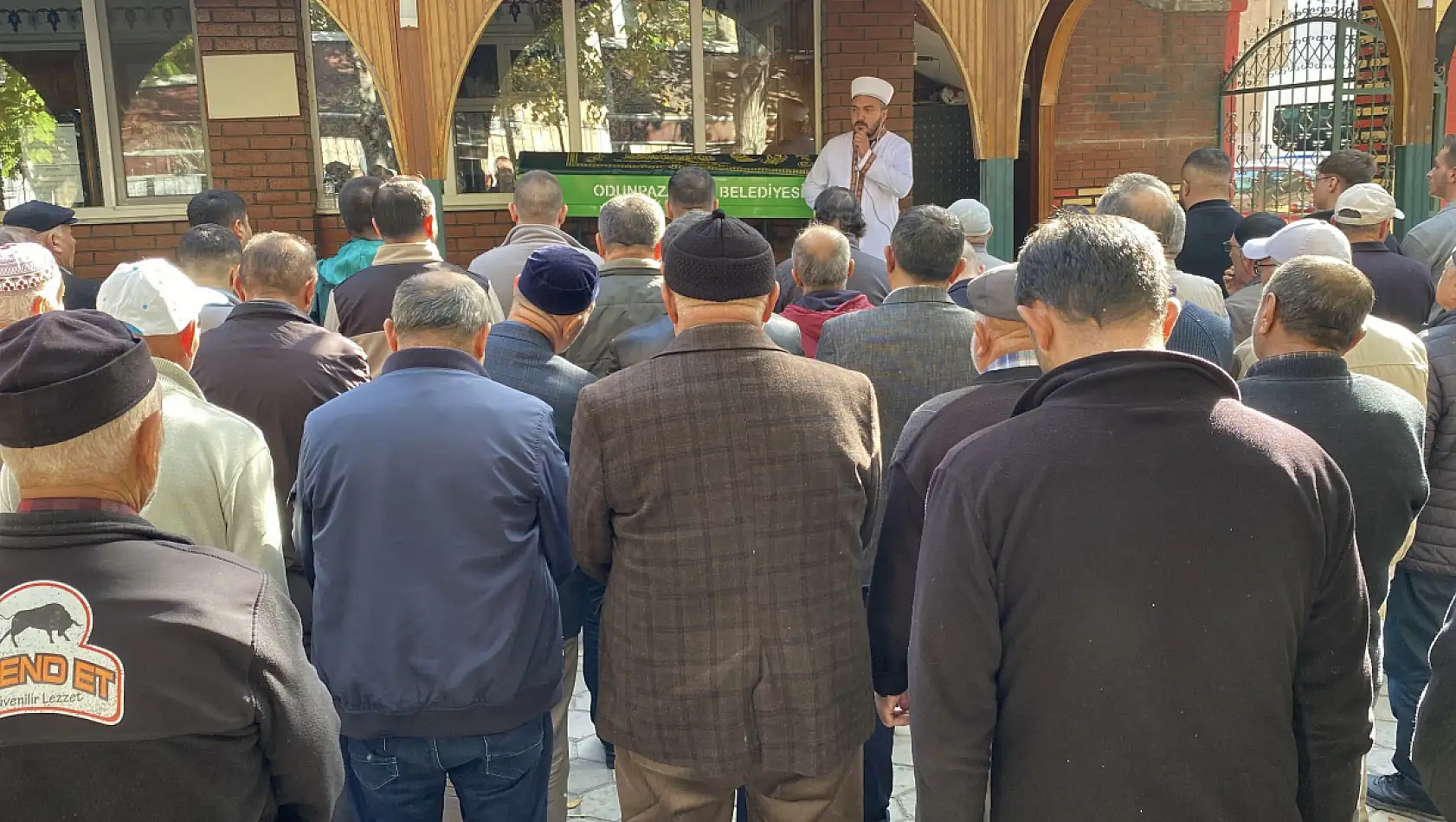 Boynu kesilen anne toprağa verildi, engelli oğlu adliyeye sevk edildi