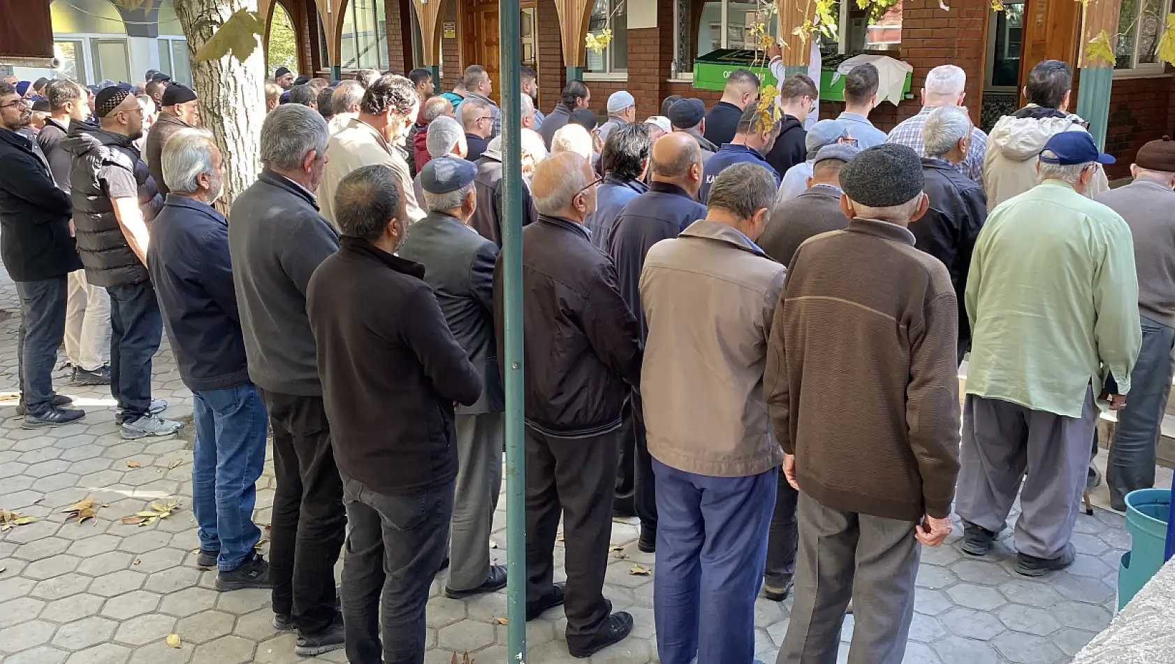 Boynu kesilen anne toprağa verildi, engelli oğlu adliyeye sevk edildi