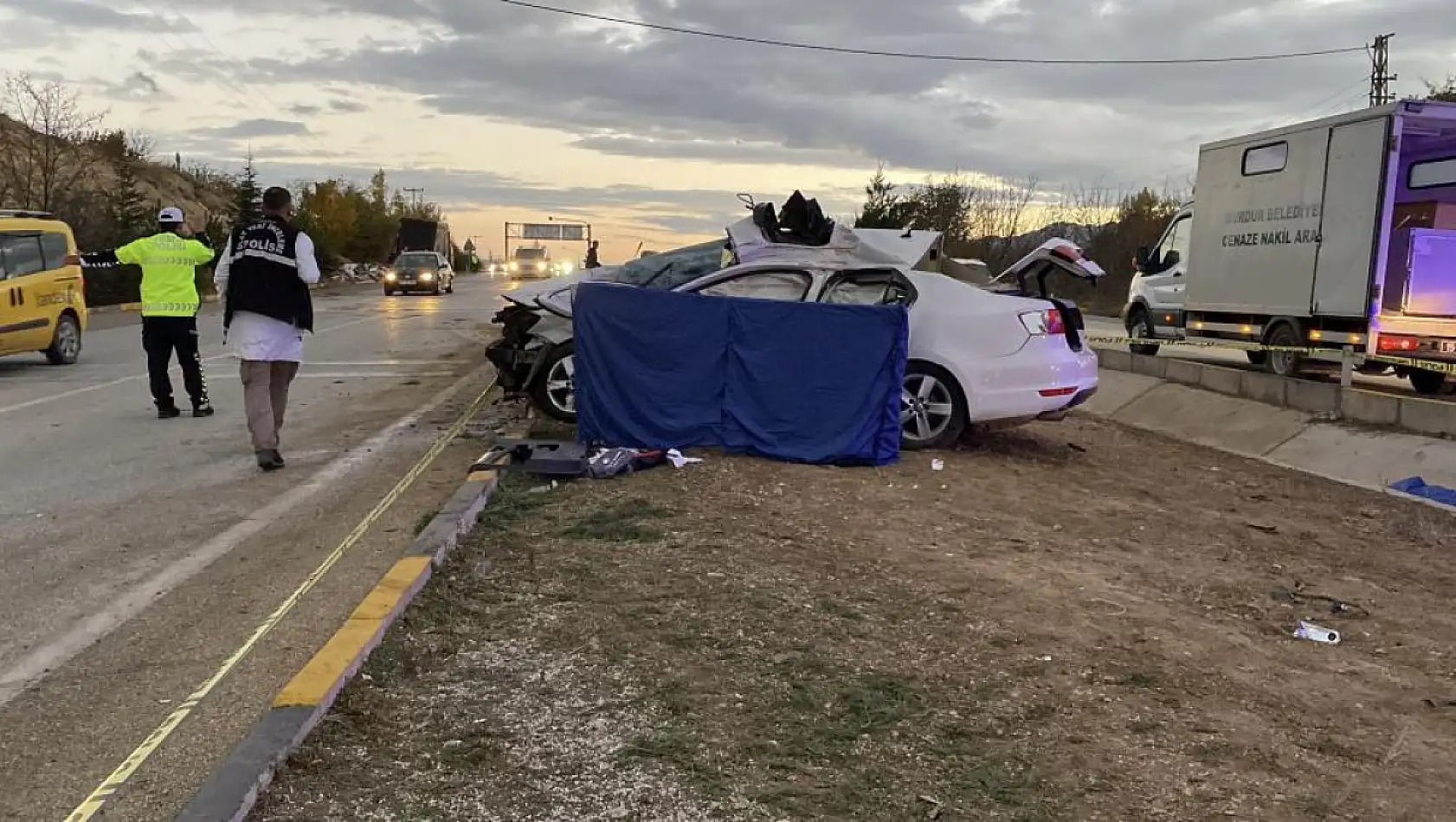 Burdur-Antalya Karayolu'nda Feci Kaza: Kavşakta Tır ile Otomobil Çarpıştı, Bir Kişi Hayatını Kaybetti
