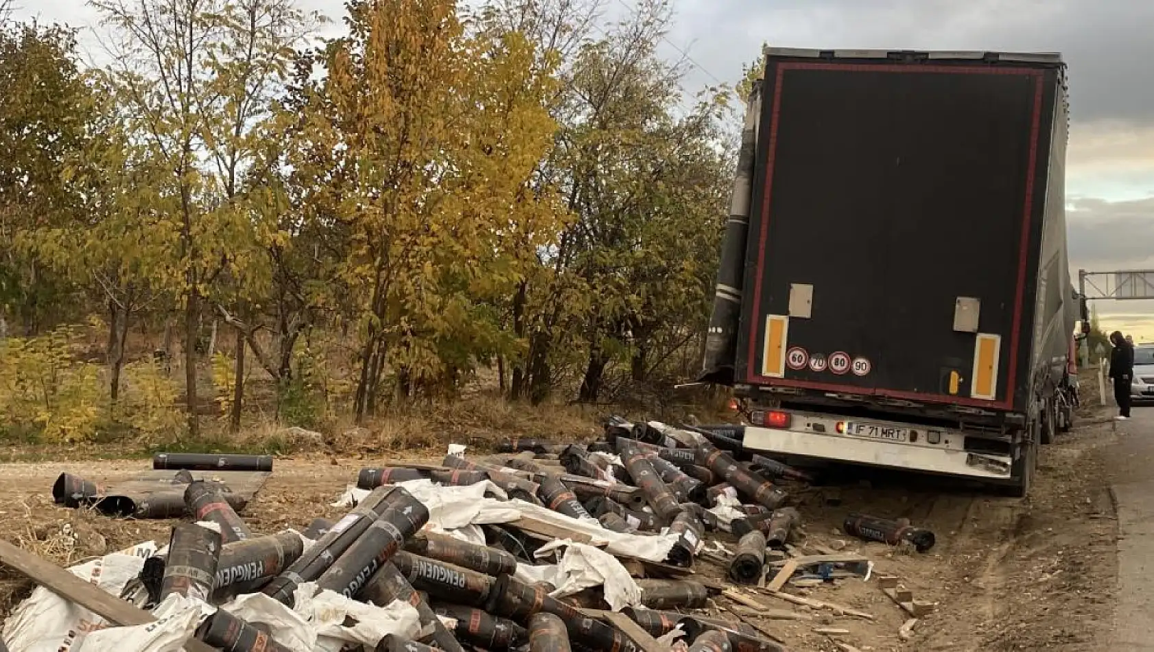 Burdur-Antalya Karayolu'nda Feci Kaza: Kavşakta Tır ile Otomobil Çarpıştı, Bir Kişi Hayatını Kaybetti