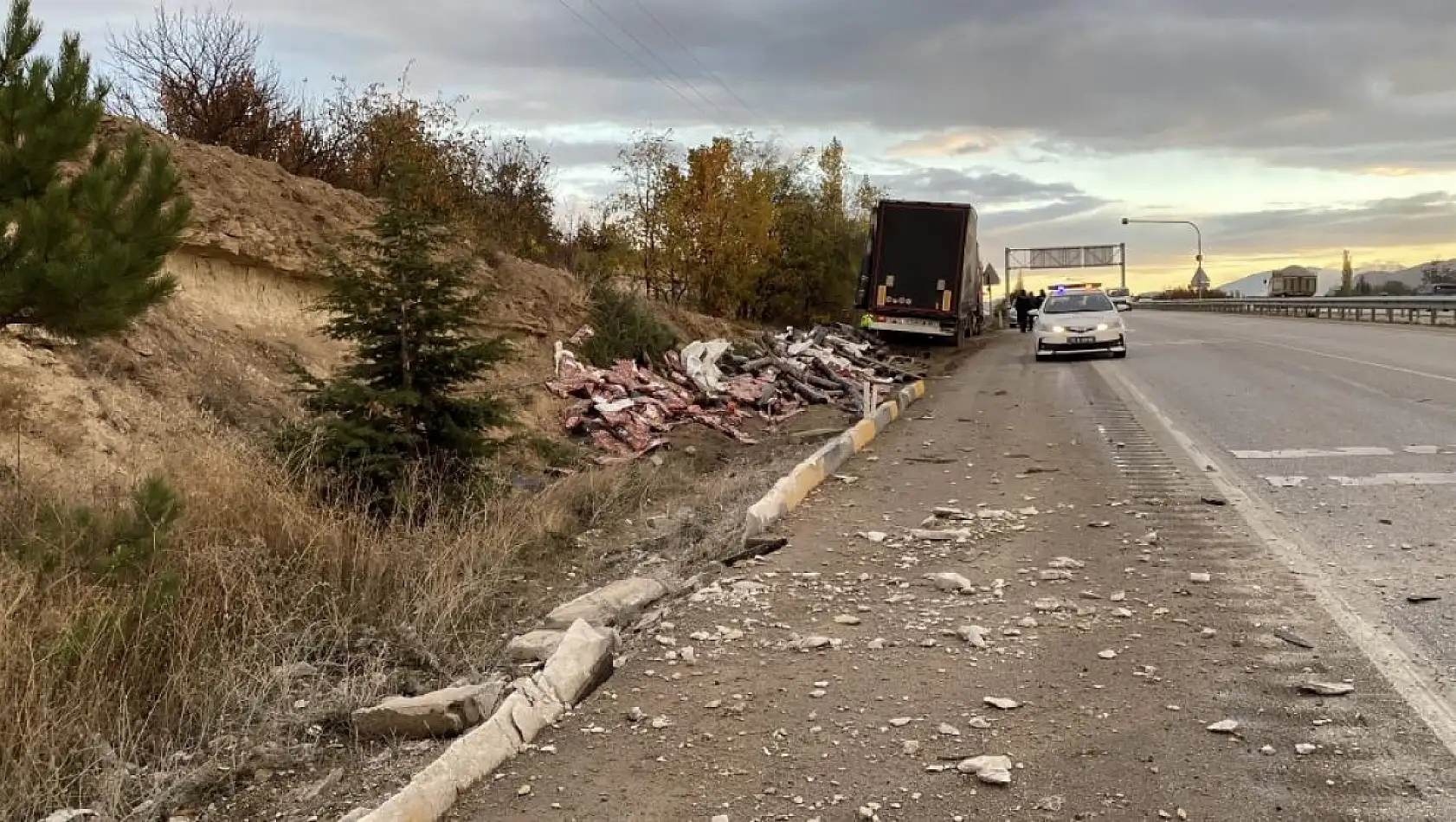 Burdur-Antalya Karayolu'nda Feci Kaza: Kavşakta Tır ile Otomobil Çarpıştı, Bir Kişi Hayatını Kaybetti