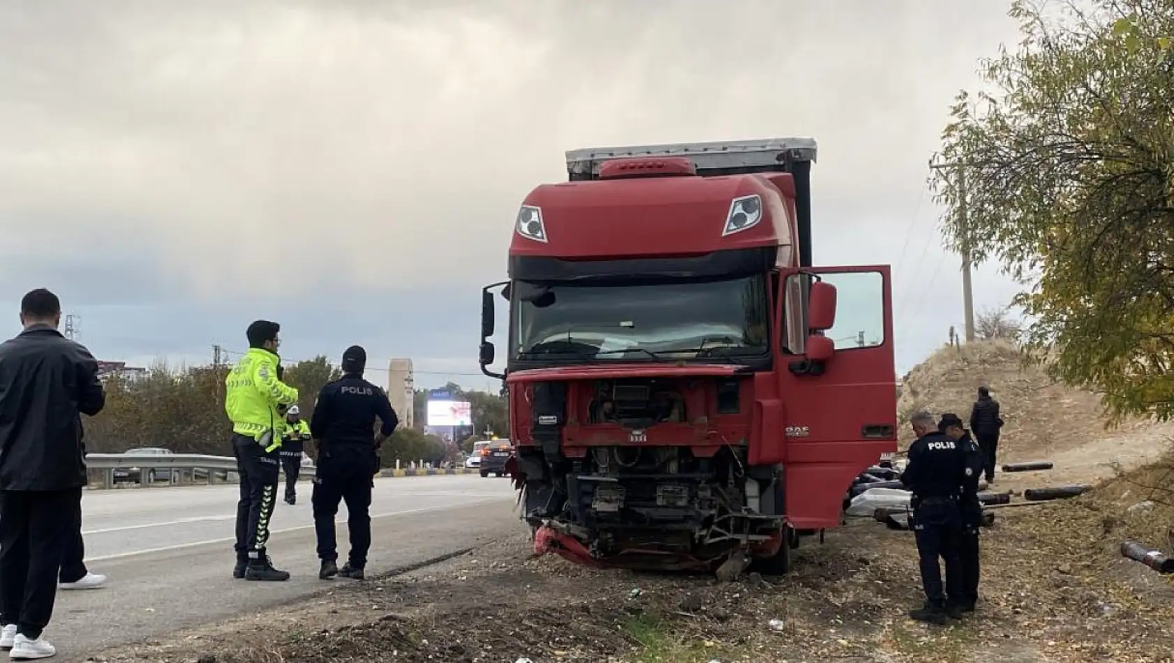 Burdur-Antalya Karayolu'ndaki Kazada Tır Sürücüsü Tutuklandı