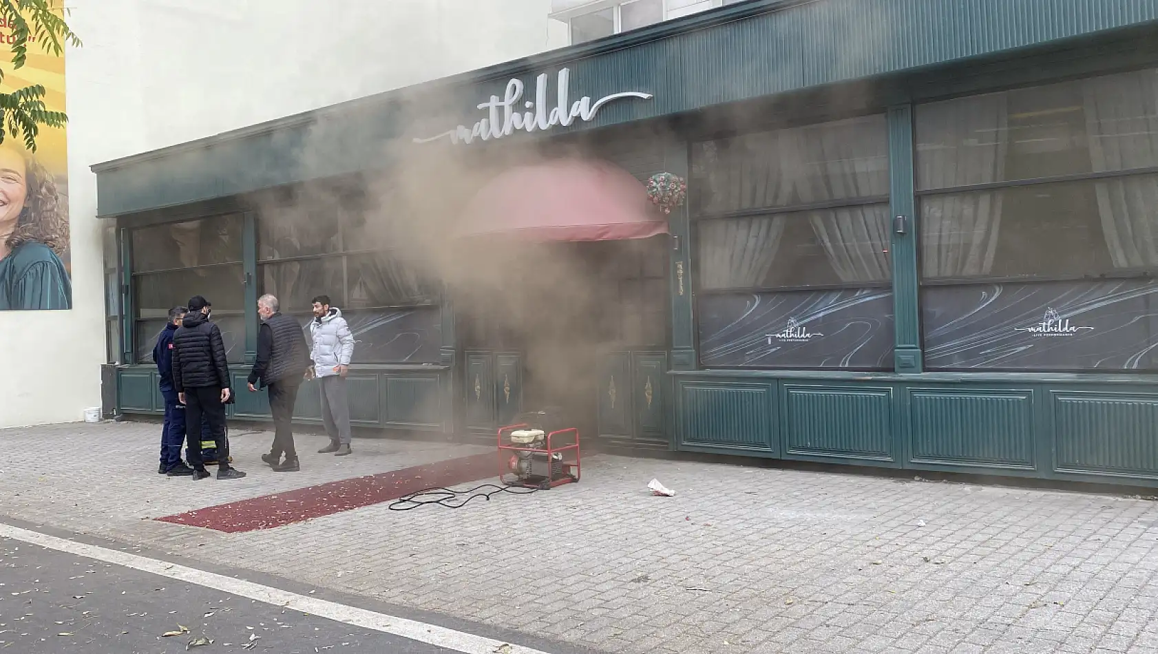 Otelde yangın paniği: 152 kişi tahliye edildi