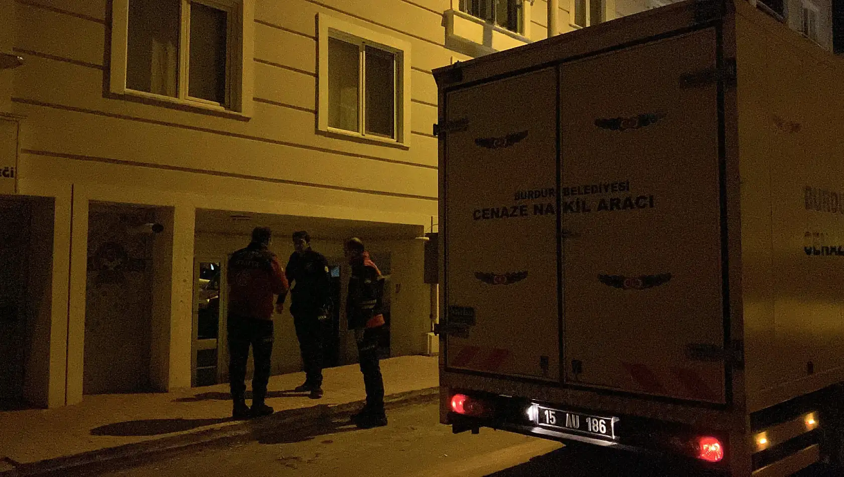 Merdivenlerden düştüğü iddia edilen adam hayatını kaybetti