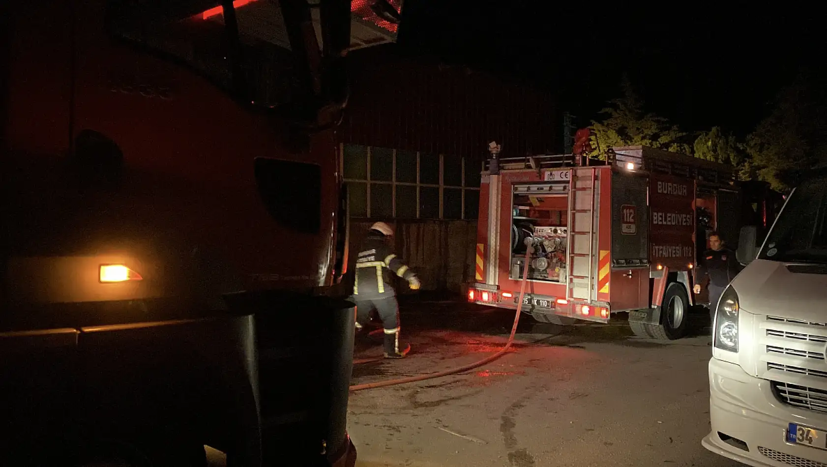 Oto boyama atölyesinde çıkan yangın korkuttu