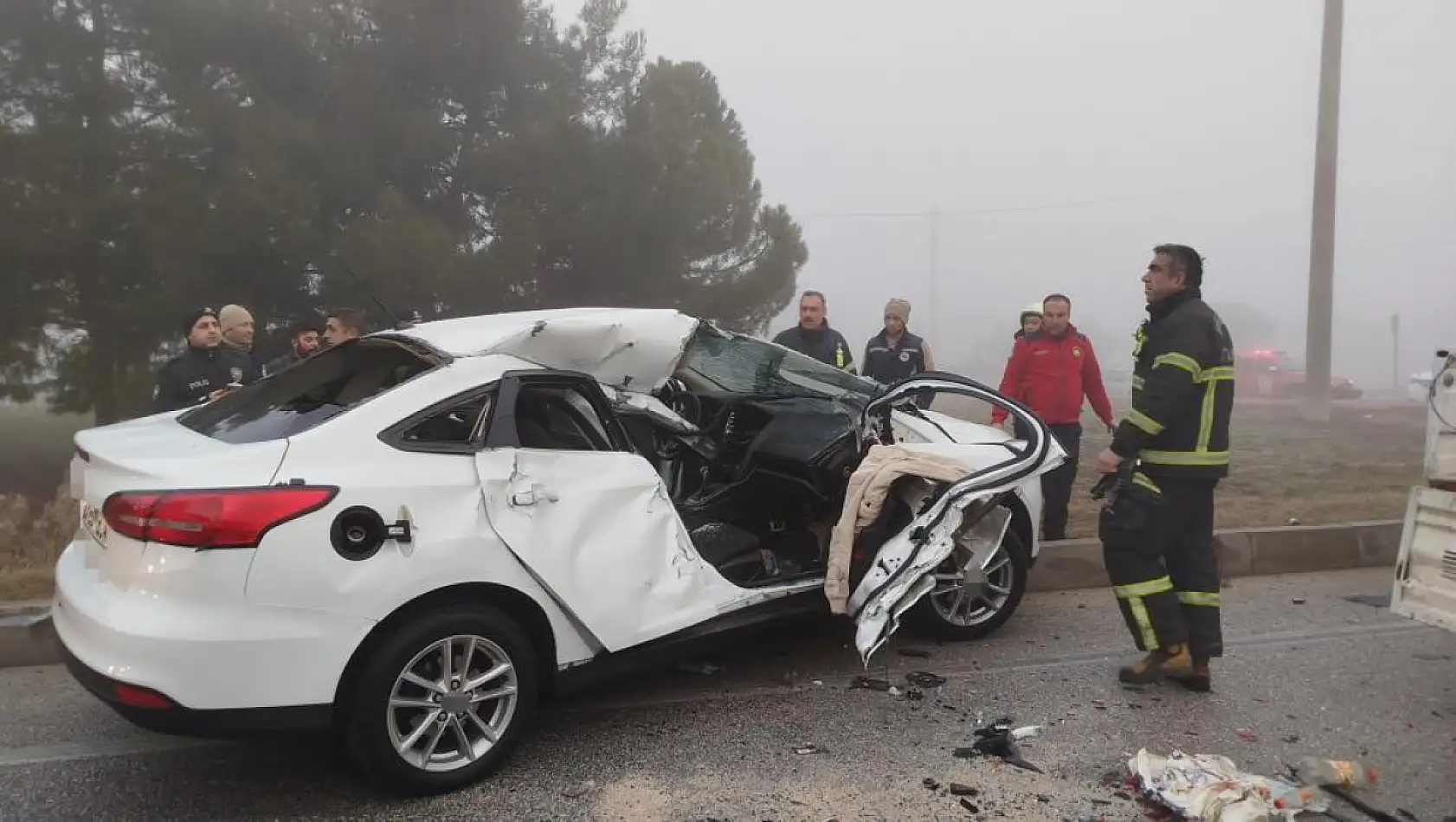 Burdur-Antalya Yolunda 4 Araç Birbirine Girdi: 2 Yaralı