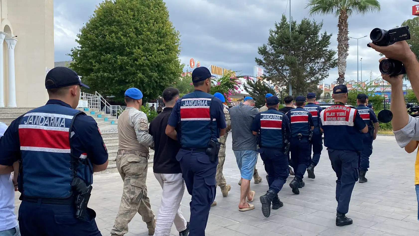 Fethiye'de taksiciler ile bar işletmesi sahipleri arasındaki kavgada 24 gözaltı