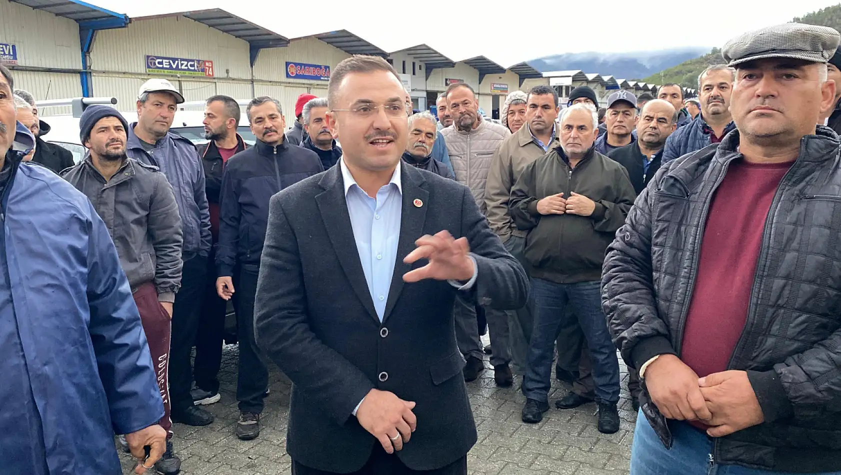 Fethiyeli Domates Üreticileri Fiyat Dengesizliğine İsyan Etti: Domates Toplamama Kararı