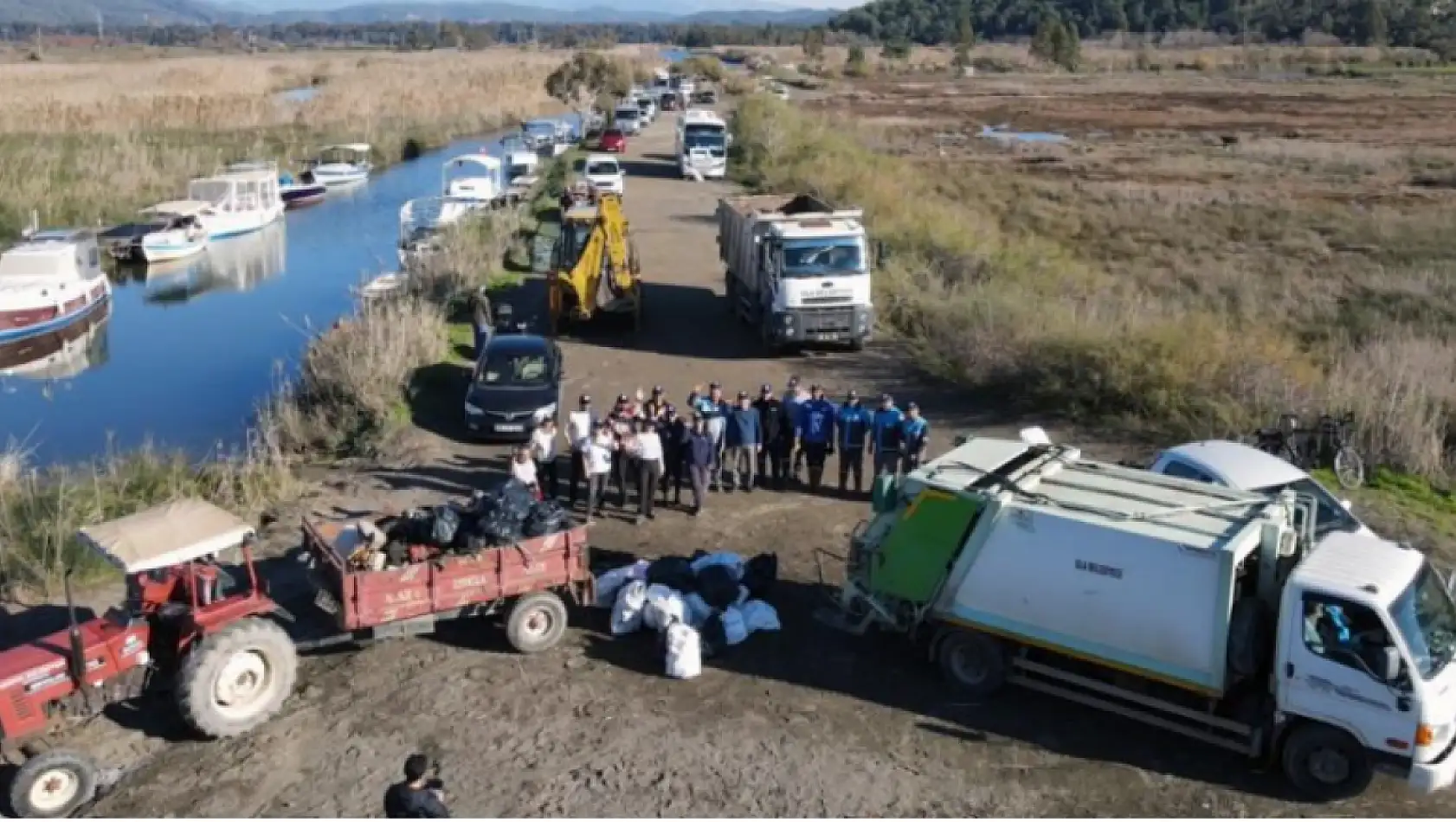 Gönüllüler 9 ton atık topladı