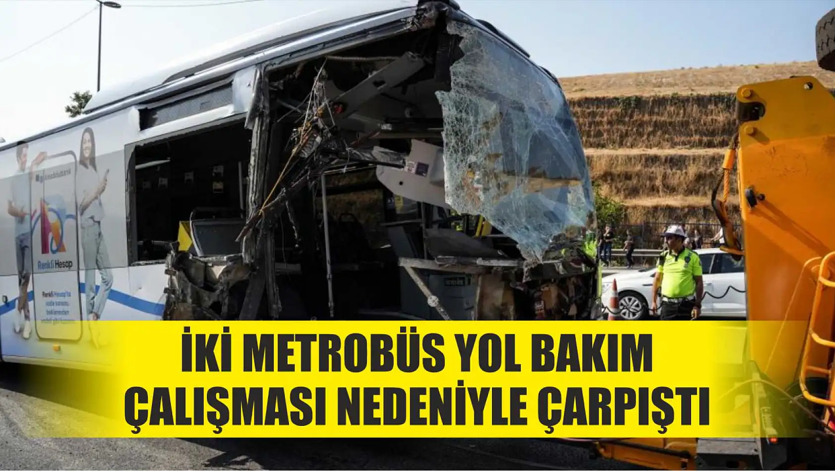 İki metrobüs yol bakım çalışması nedeniyle çarpıştı