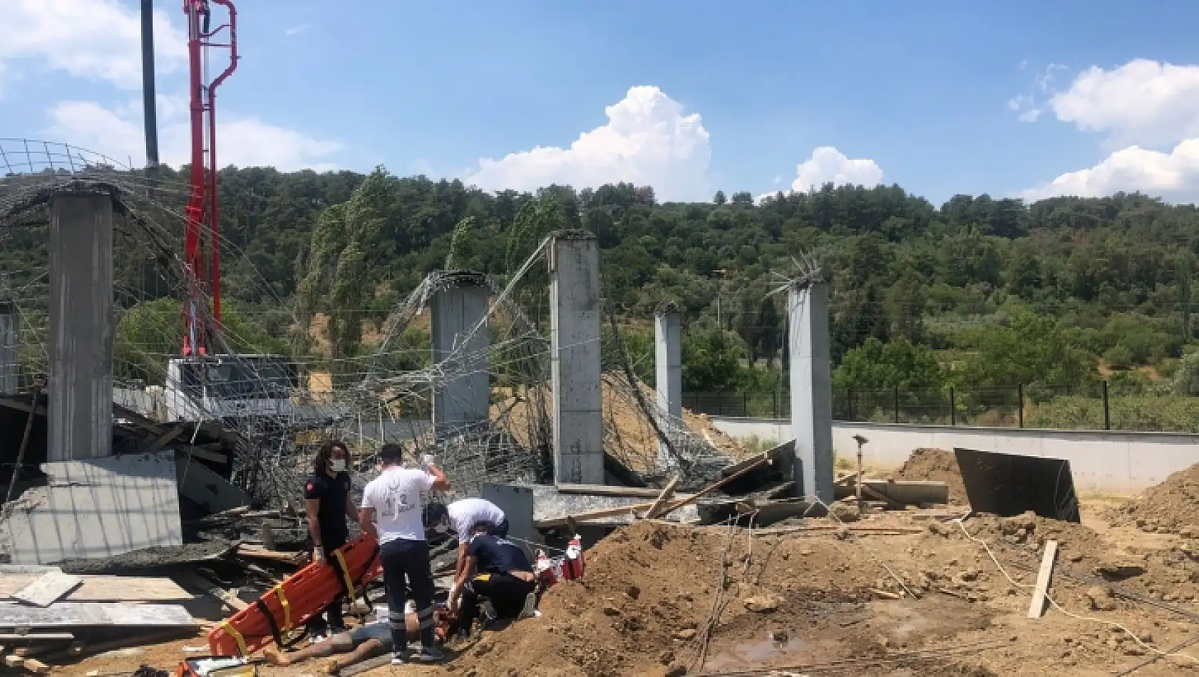 İnşaatta göçük meydana geldi: 1 ölü, 3 yaralı