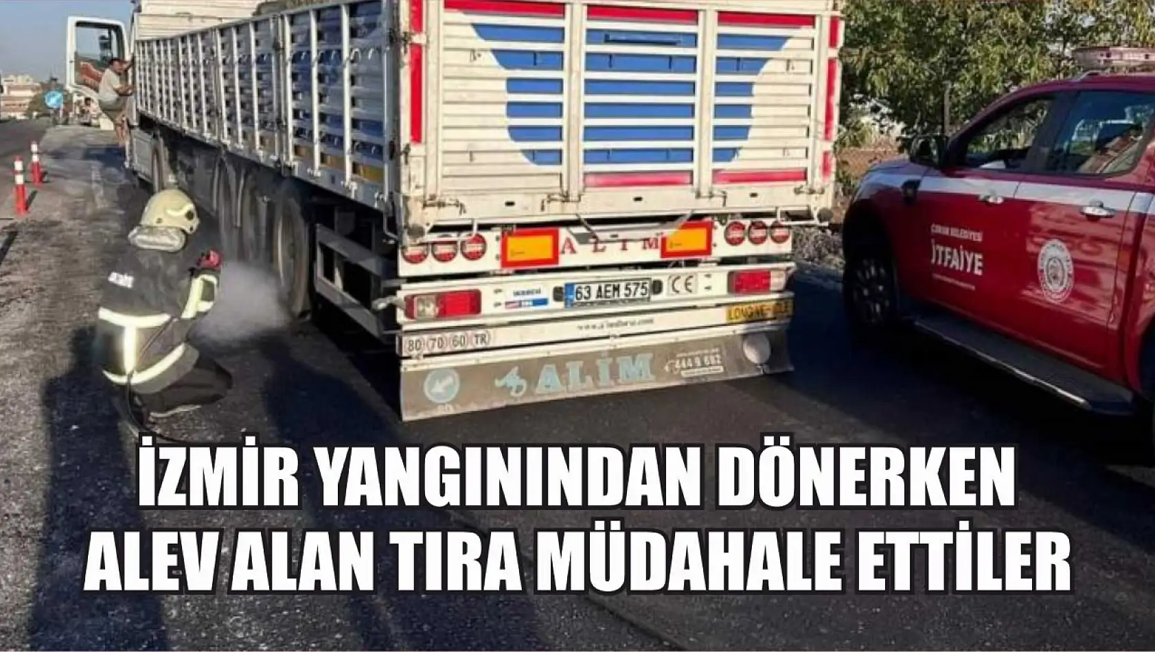 İzmir yangınından dönerken alev alan tıra müdahale ettiler