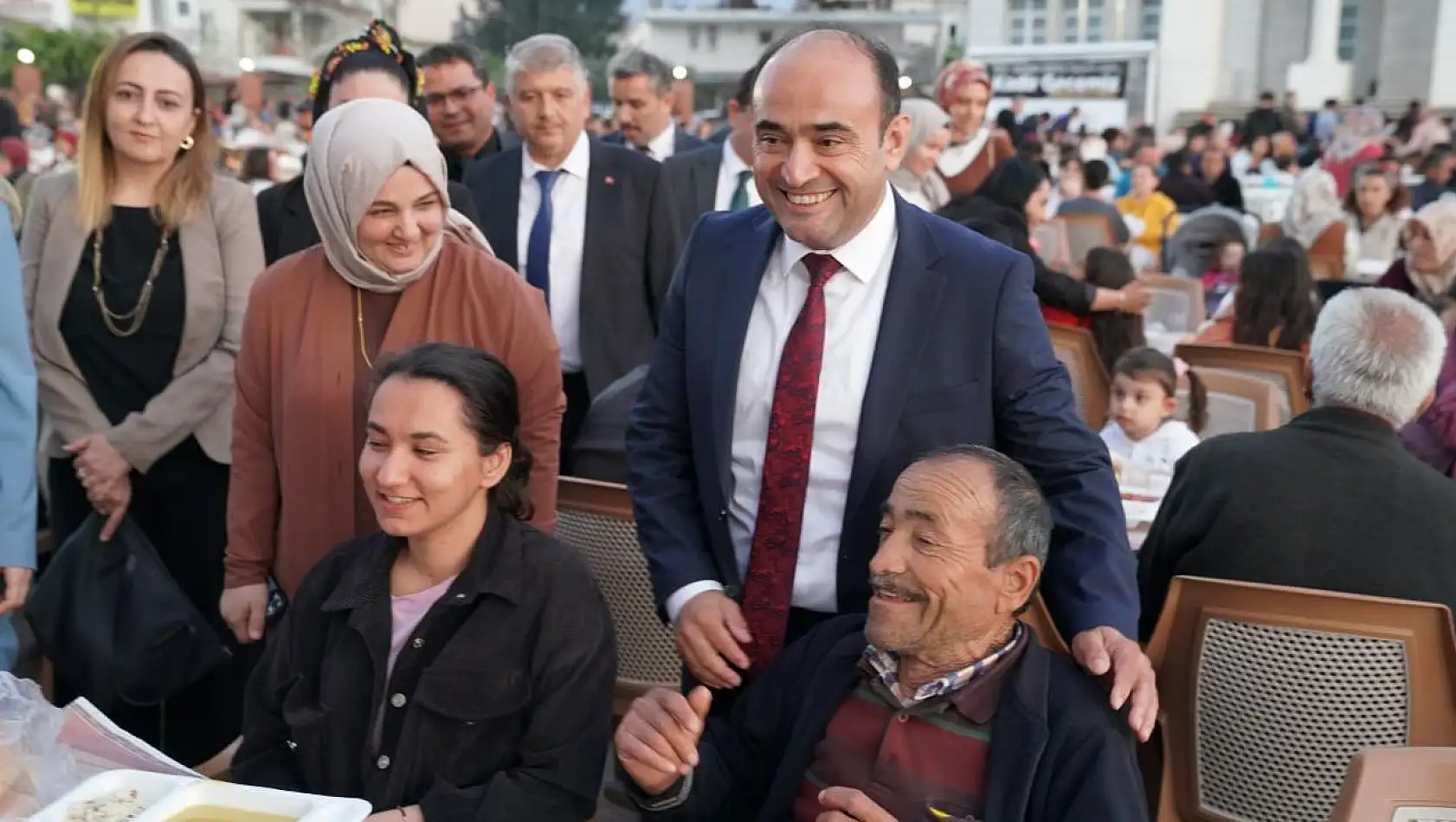 Kadir Gecesi'ne özel iftar programı düzenledi