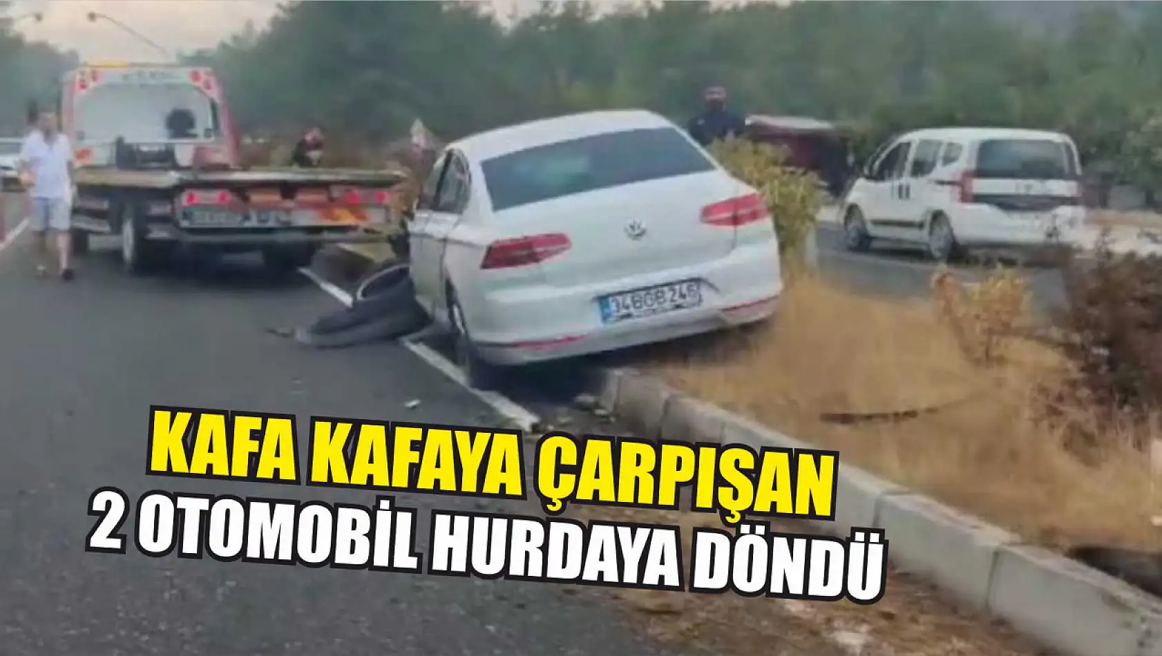 Kafa kafaya çarpışan 2 otomobil hurdaya döndü