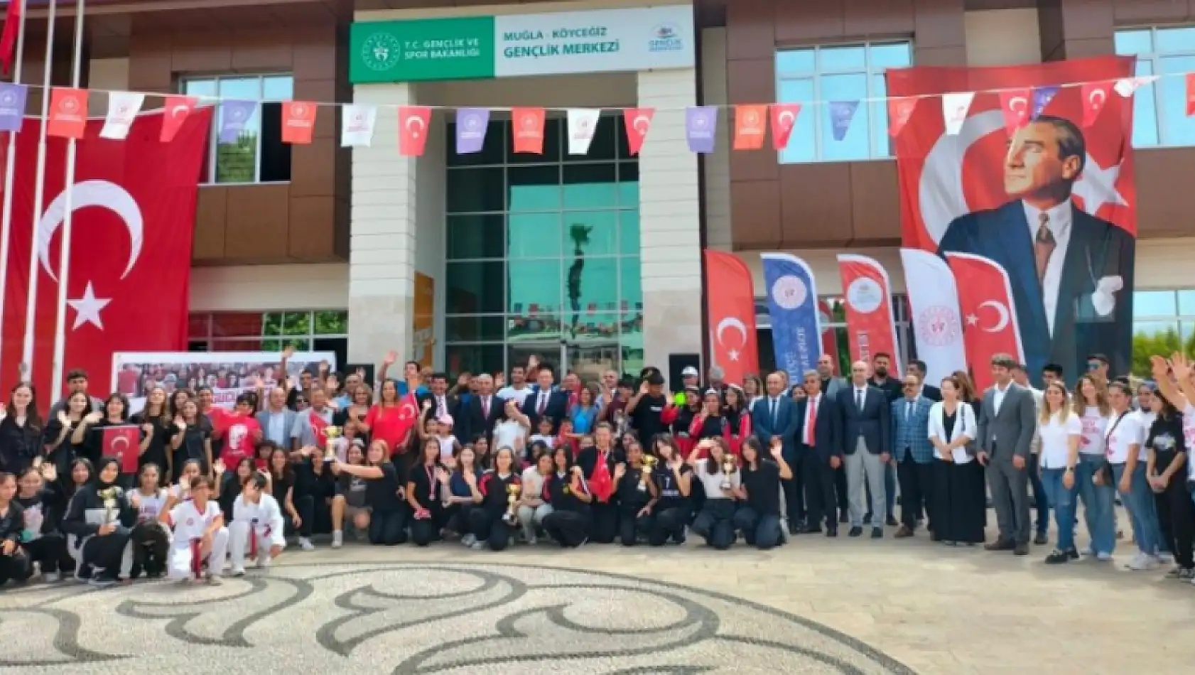 Köyceğiz'de Atatürk'ü Anma, Gençlik ve Spor Bayramı coşkuyla kutlandı