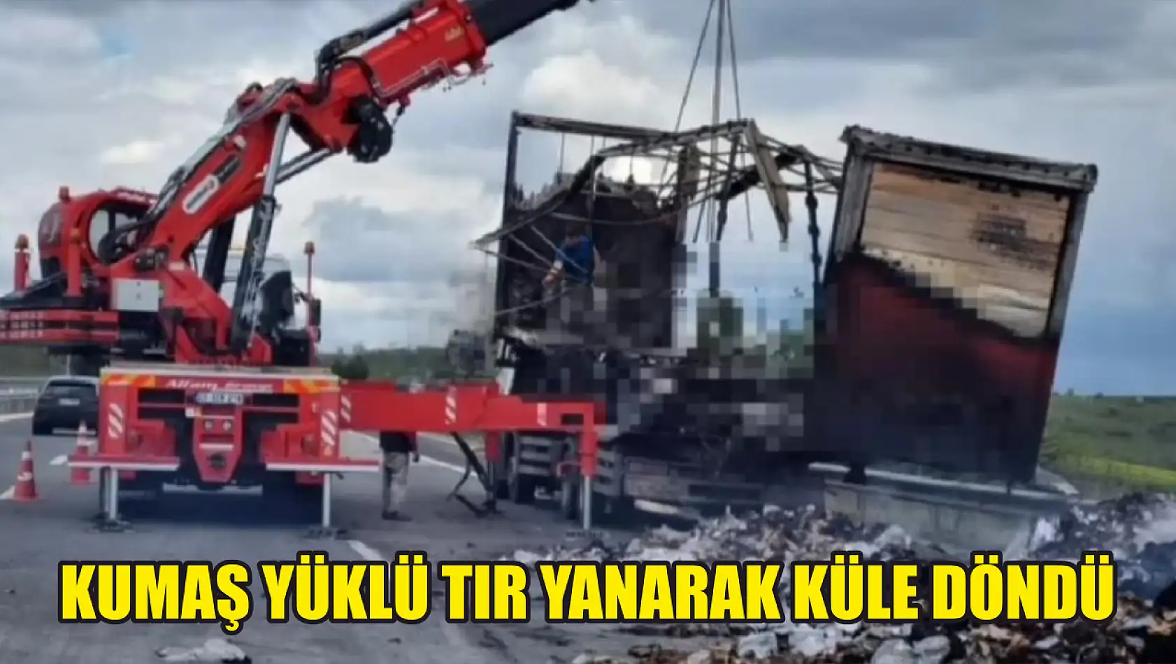 Kumaş yüklü tır yanarak küle döndü