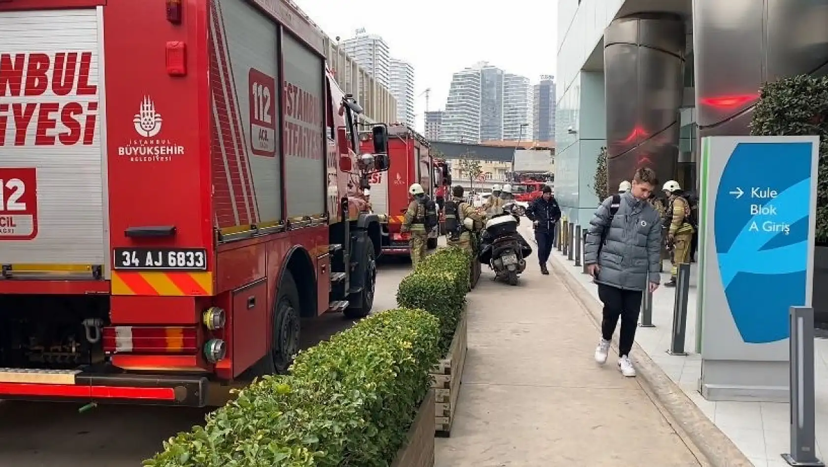 Lüks sitenin otoparkında yangın çıktı