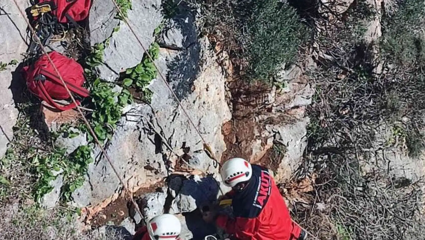 Marmaris AKUT'tan keçi kurtarma operasyonu