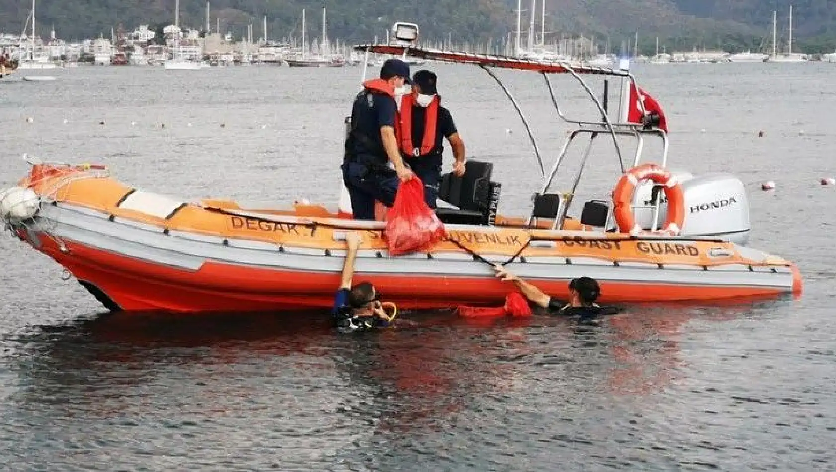 Marmaris körfezinde dip temizliği