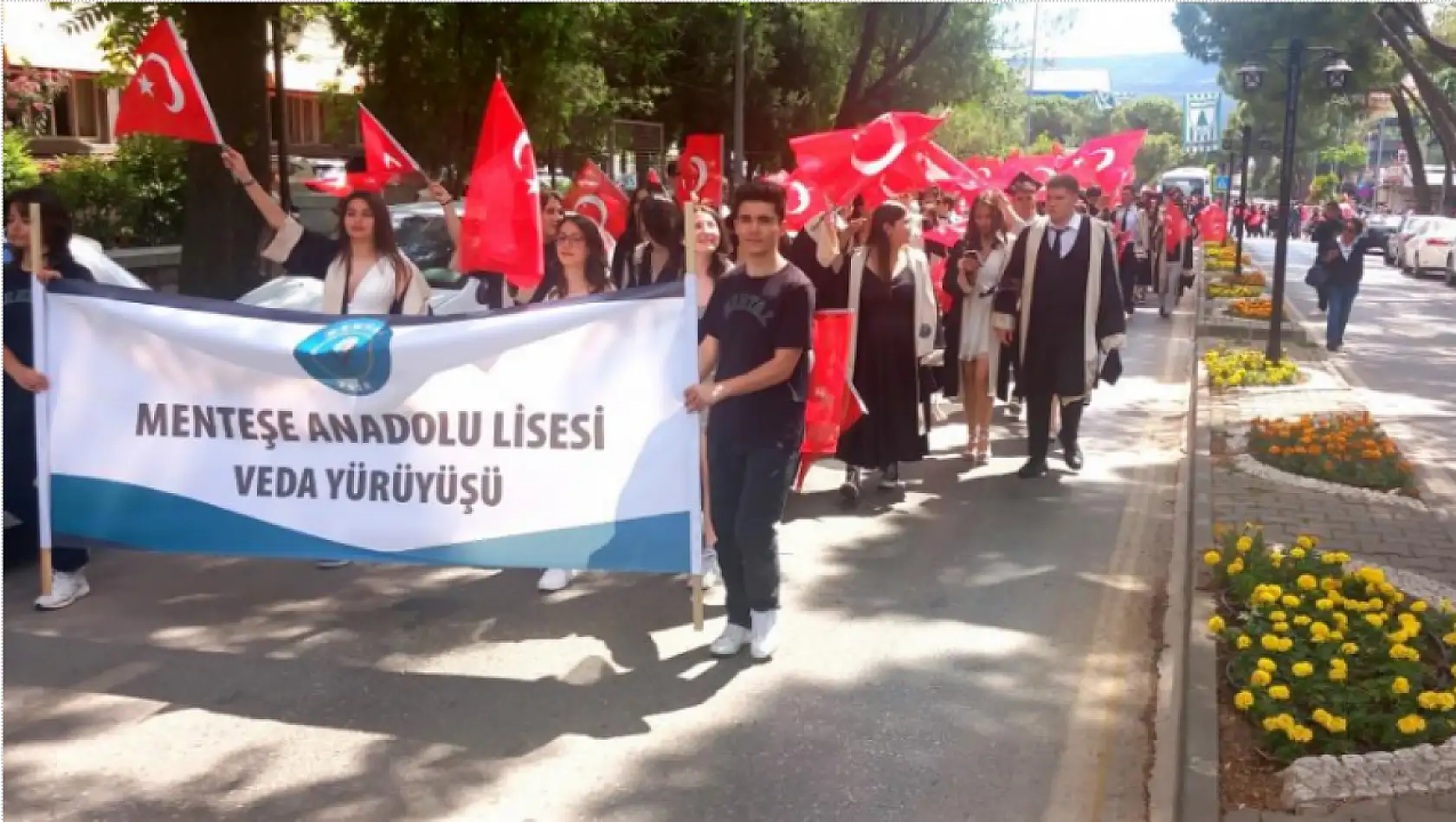 Menteşe Anadolu Lisesi ilk mezunlarını verdi