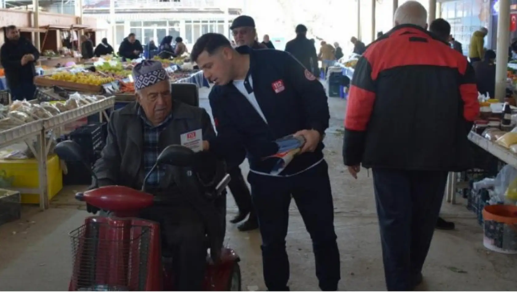 Muğla 112 Ekipleri'nden vatandaşlara bilgilendirme broşürü dağıtıldı