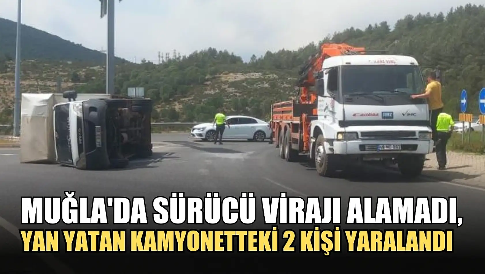 Muğla'da sürücü virajı alamadı, yan yatan kamyonetteki 2 kişi yaralandı