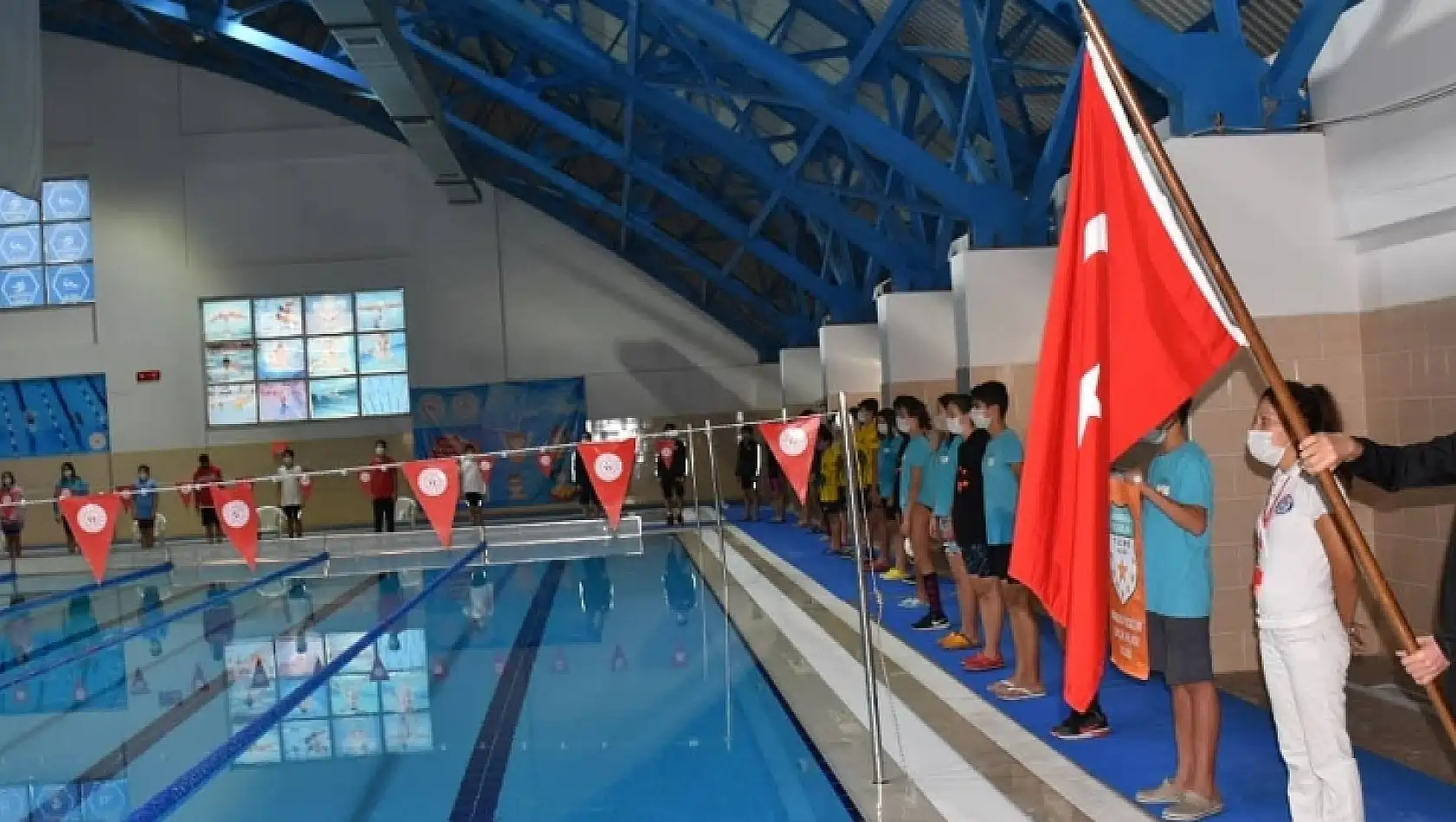 Muğla Kapalı Yüzme Havuzunda bölge şampiyonluğu heyecanı