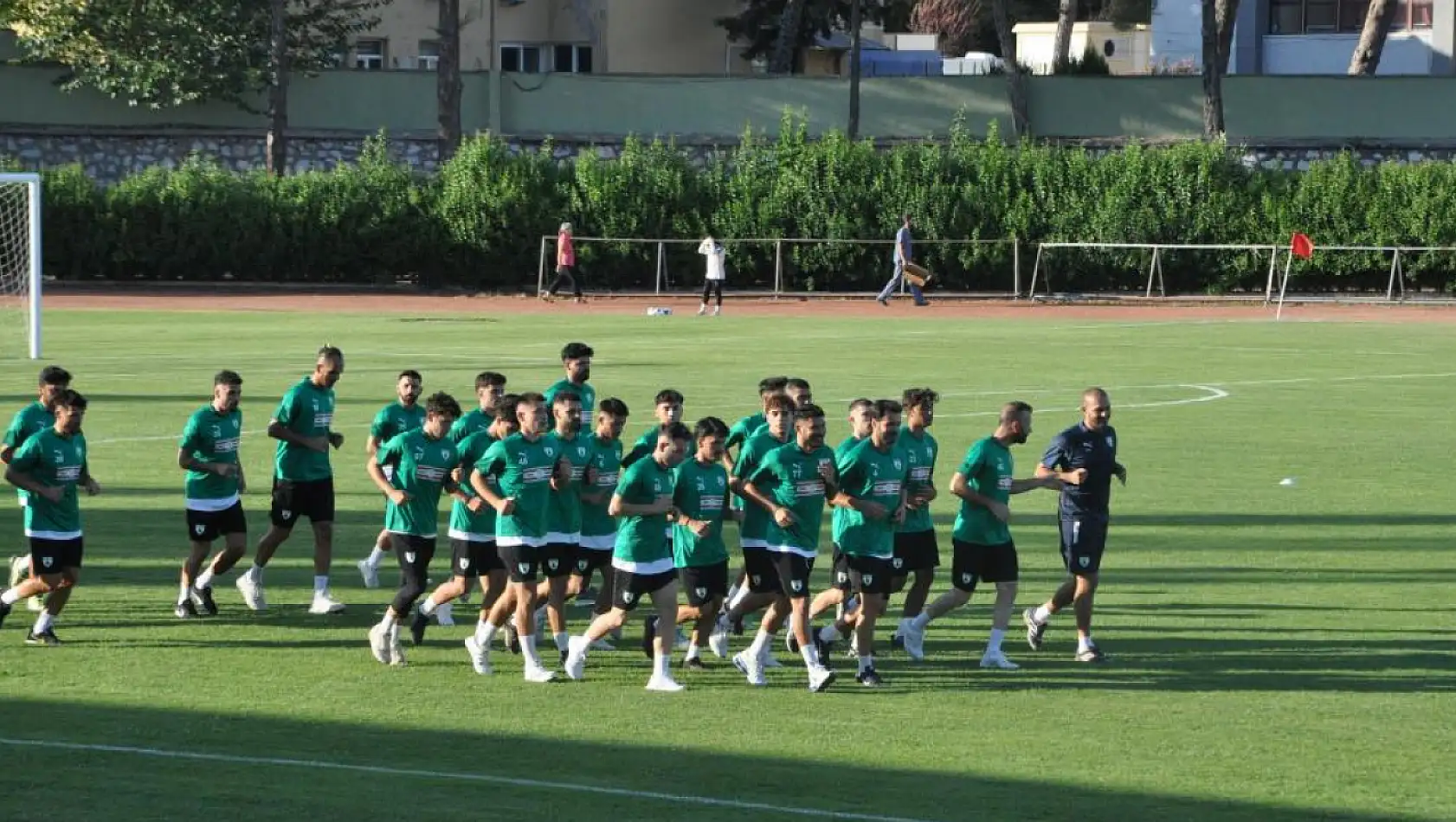 Muğlaspor sezonun ilk antrenmanı için sahaya indi