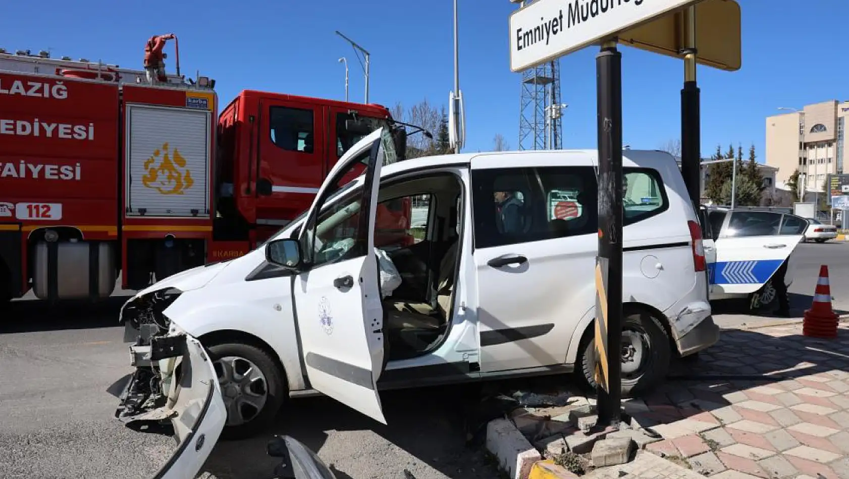 Önce araca ardından anne ve kızına çarptı