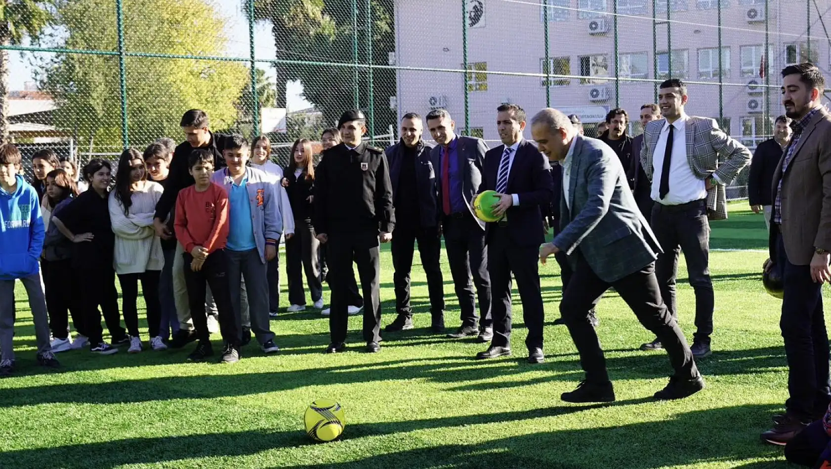 Ortaca Ortaokulu Halı Sahası hizmete açıldı