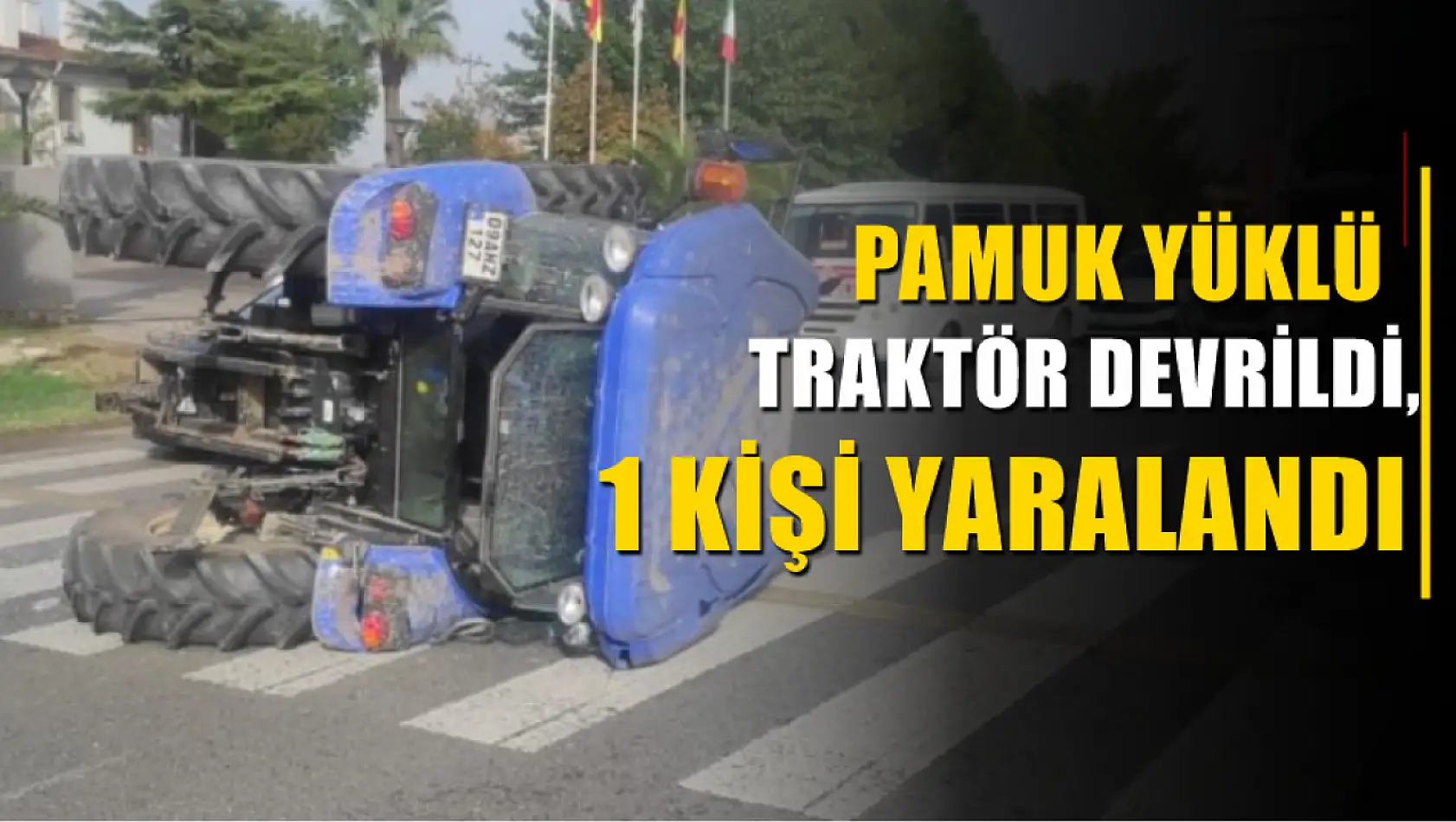 Pamuk yüklü traktör devrildi