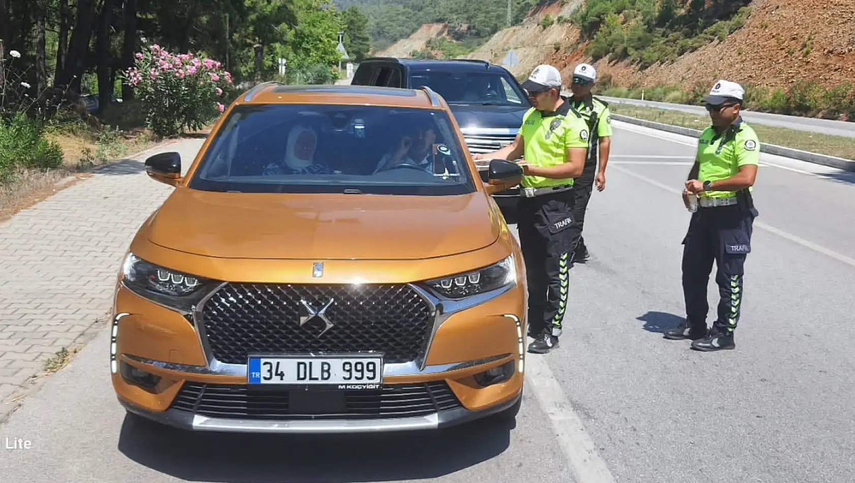 Polis Ekiplerinden Örnek Davranış