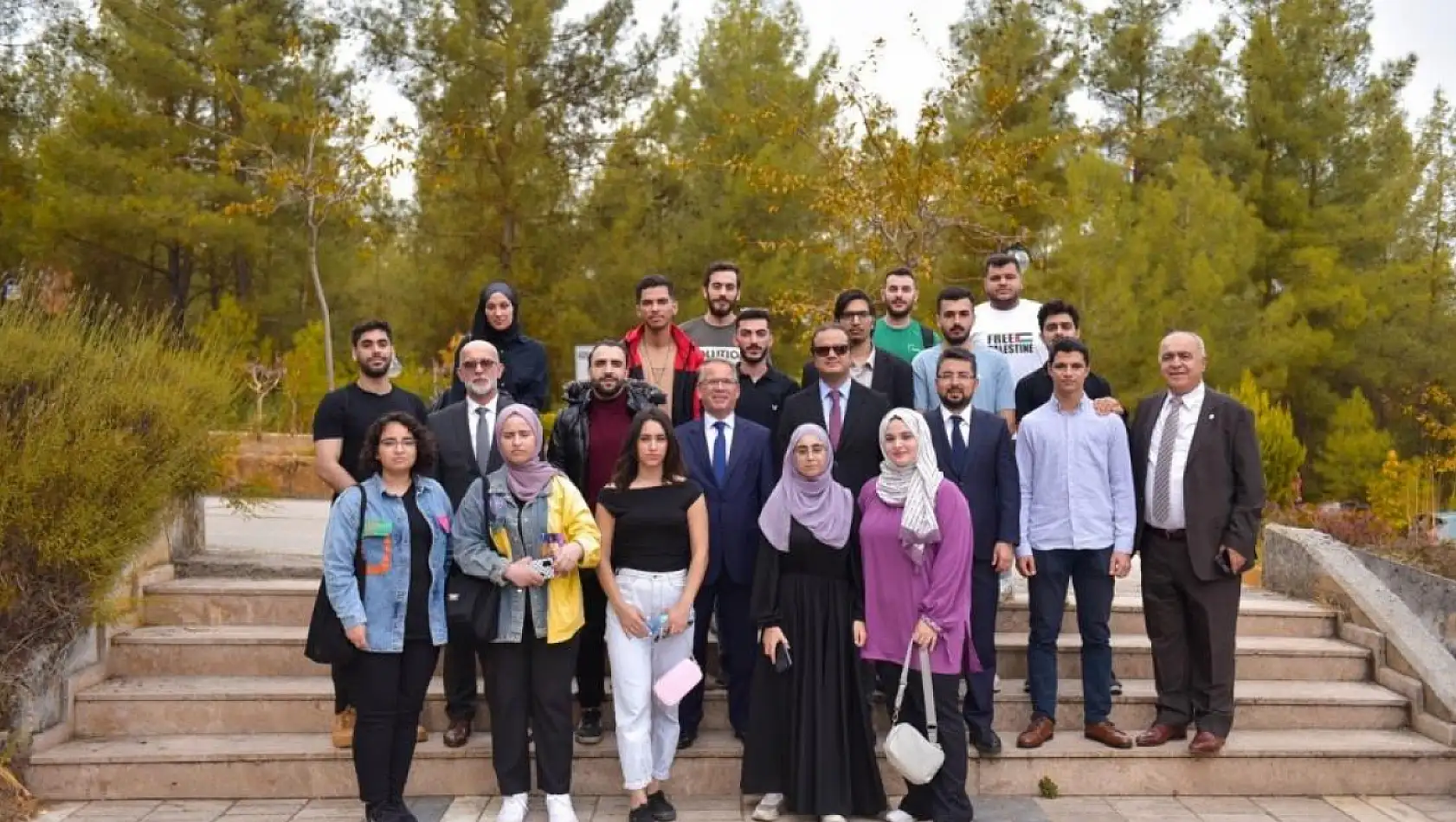 Rektör yardımcıları Filistinli öğrencilerle buluştu