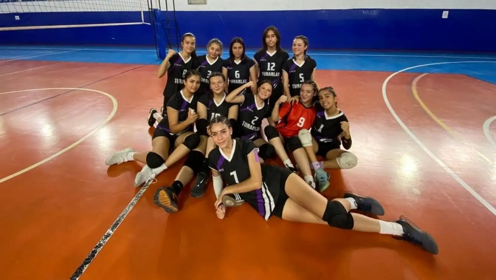 Şampiyon, Naip Hüseyin Anadolu Lisesi kız voleybol takımı