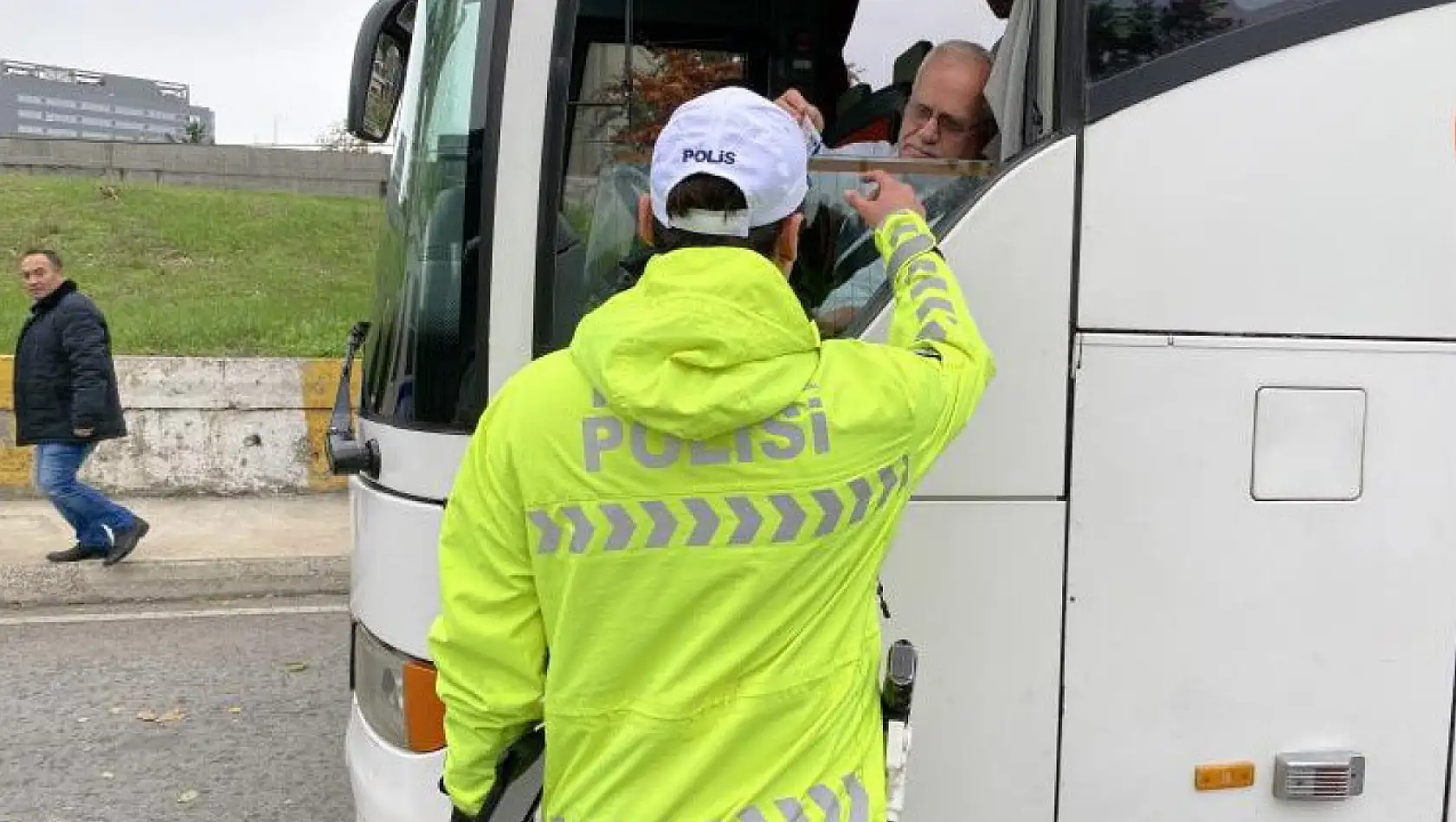 Şehirlerarası yolcu otobüslerine 'kış lastiği' denetimi gerçekleştirildi