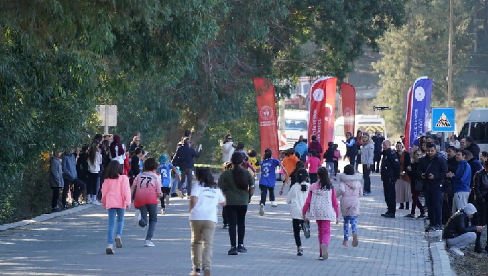 SEYDİKEMER BÜYÜK ATATÜRK KOŞUSU'NDA DERECEYE GİRENLER ÖDÜLLENDİRİLDİ