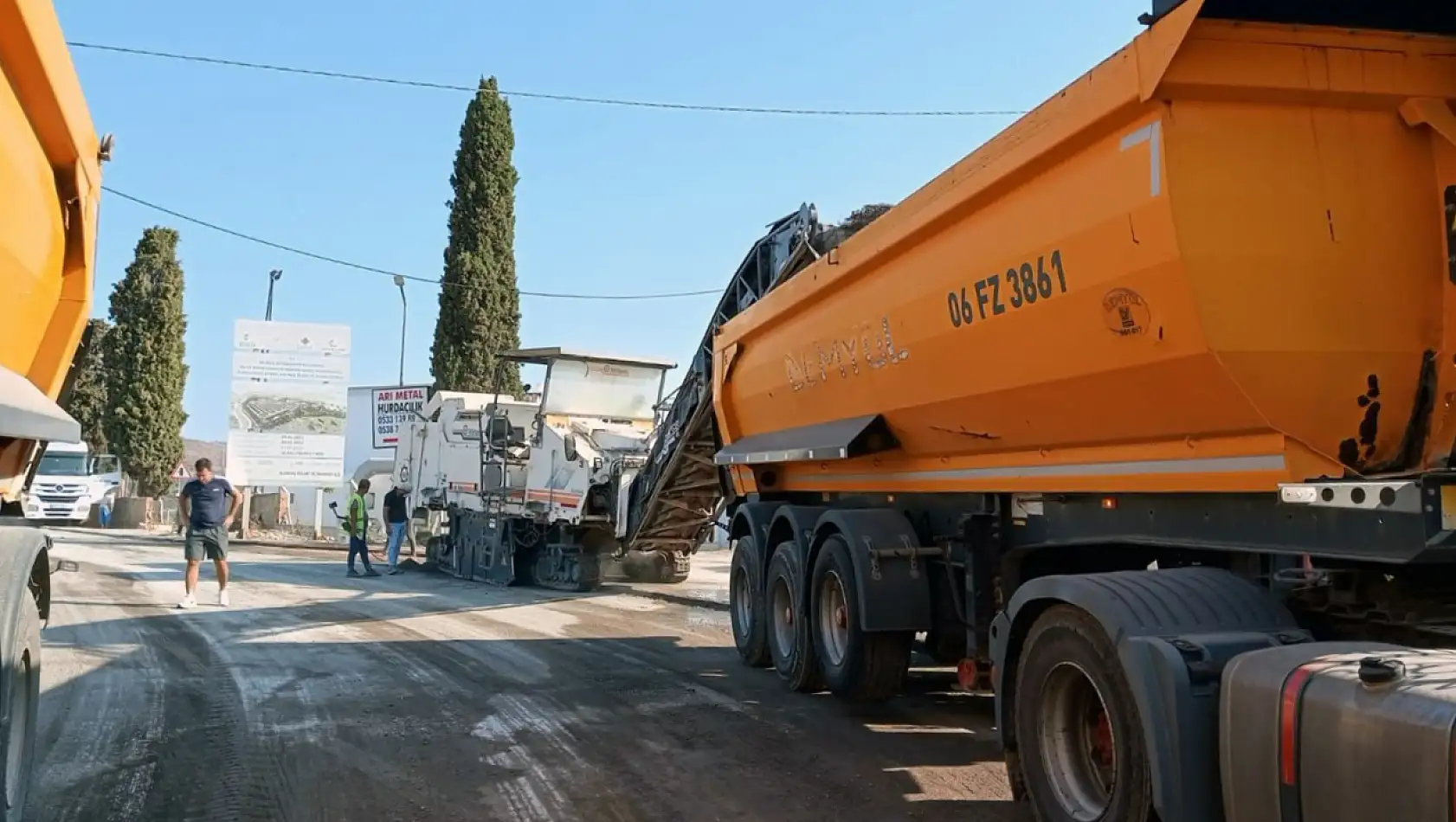 Sıcak asfalt çalışması başladı