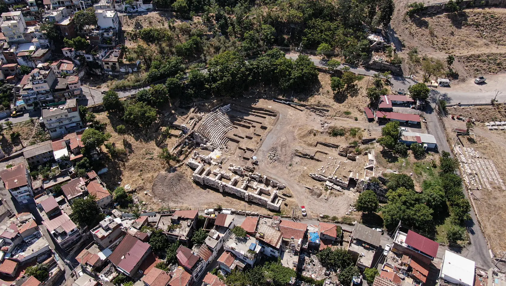 Smyrna Tiyatrosu kazıldıkça tarih fışkırıyor: İzmir'in ikinci Efes'i olacak