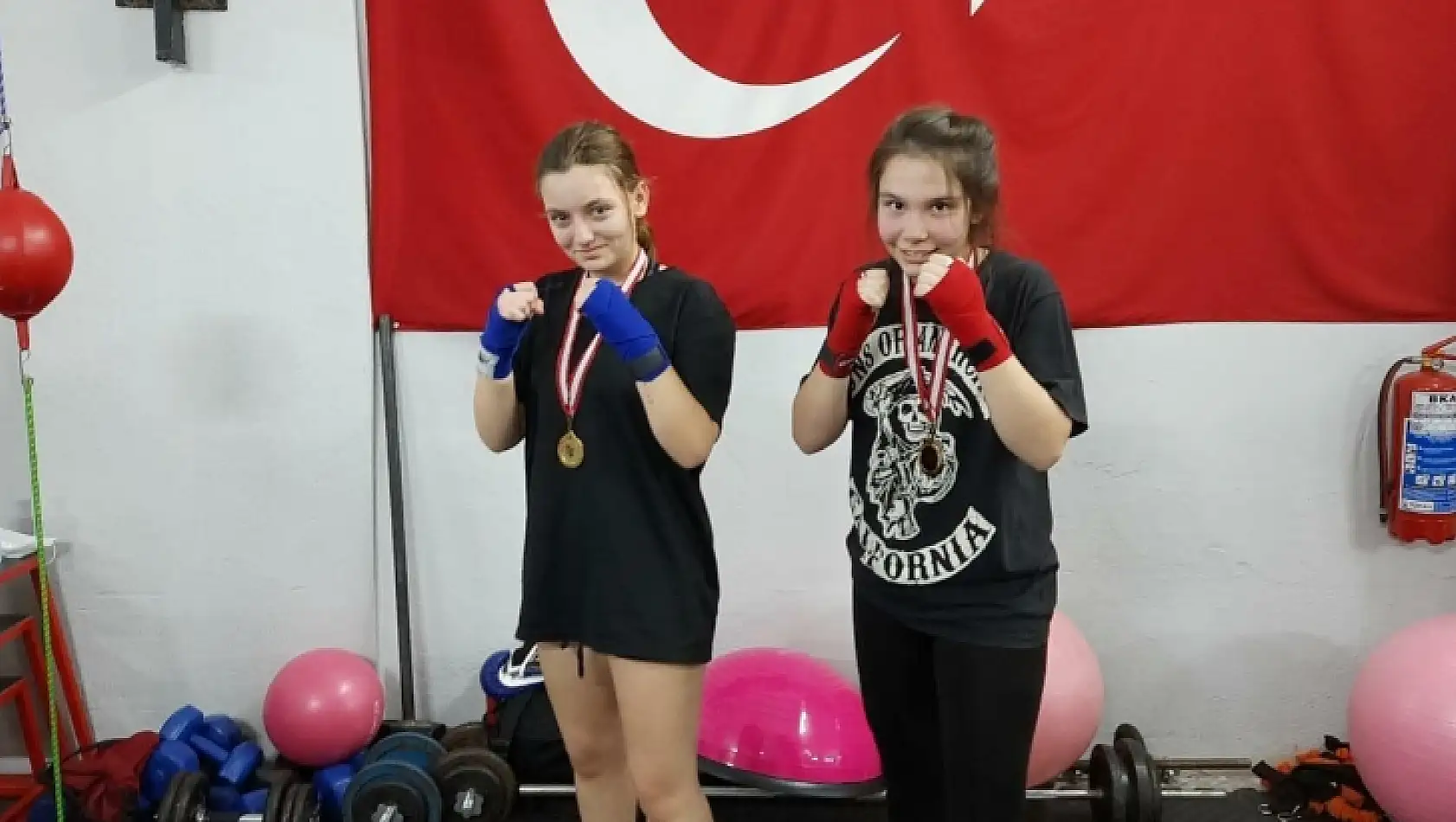 Sparring boks maçında ringe çıktılar