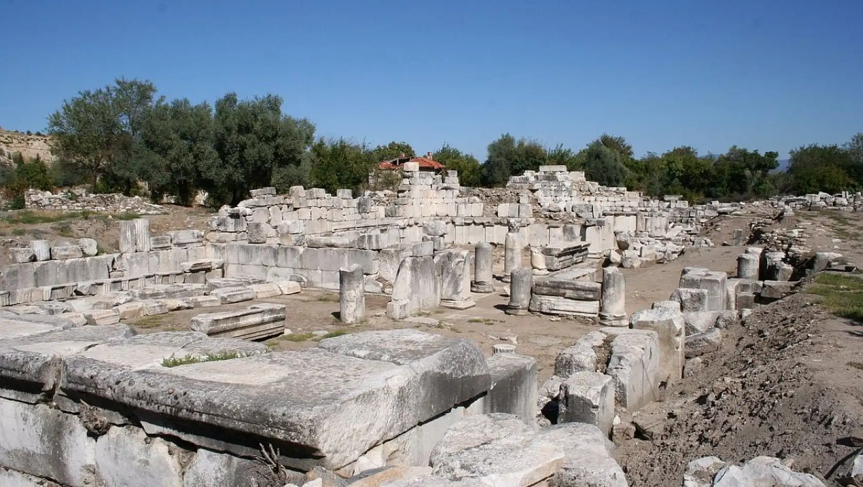 Stratonikeia'nın 2 Bin 200 Yıllık Meclis Binasının Restorasyon İşlemleri Devam Ediyor