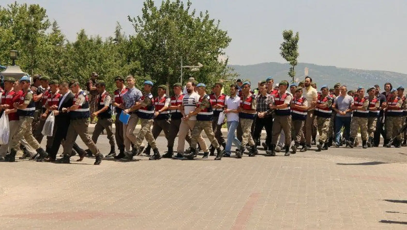 Suikast timi 'yağma'dan yargılanacak