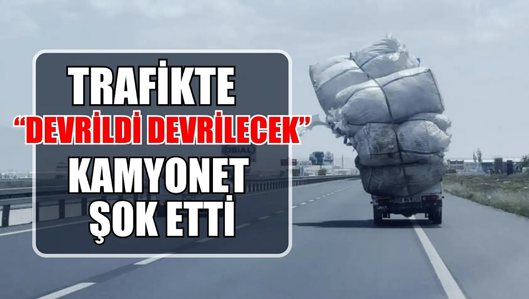 Trafikte 'devrildi devrilecek' kamyonet şok etti